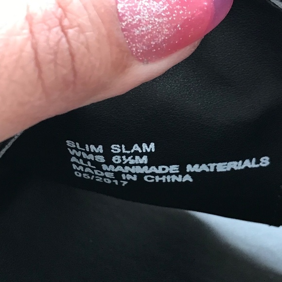 New KENNETH COLE SLIM SLAM EMBELLISHED SLIDE SANDAL BLACK 6.5 NWOT - Picture 4 of 4